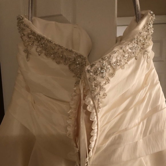Plus size wedding dress - Picture 2 of 6